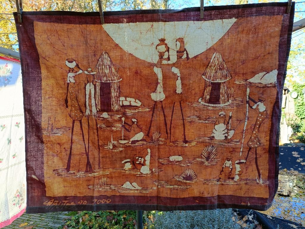 Afrikaanse voorstelling op rood / bruin batik? stof 96x75 cm, Gebruikt, Ophalen of Verzenden, 30 tot 120 cm, Katoen