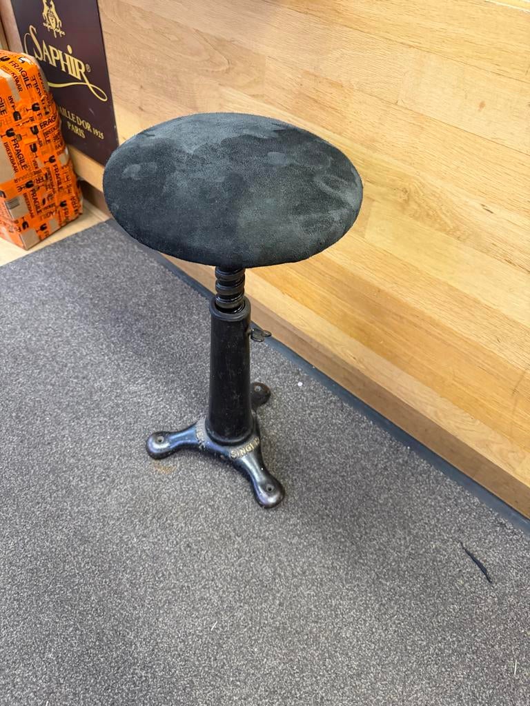 Industriële Singer kruk in perfecte staat, Ophalen, Zwart, Zo goed als nieuw, Metaal