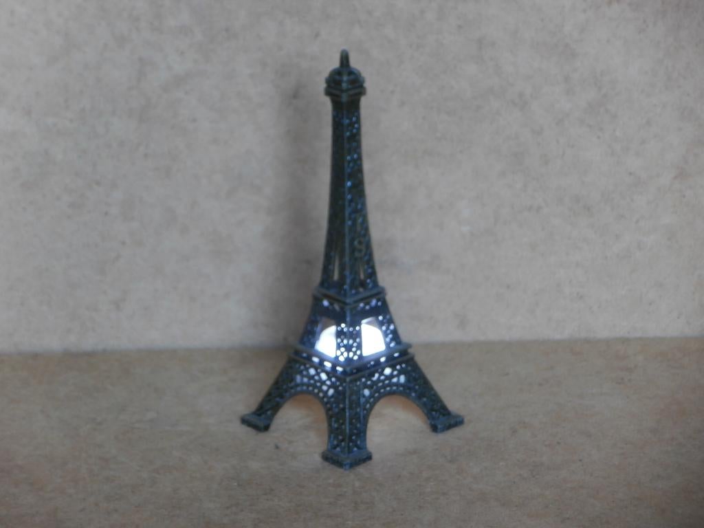 Eifeltoren beeldje Paris France eifel toren met lampje 13 cm, Ophalen of Verzenden, Zo goed als nieuw