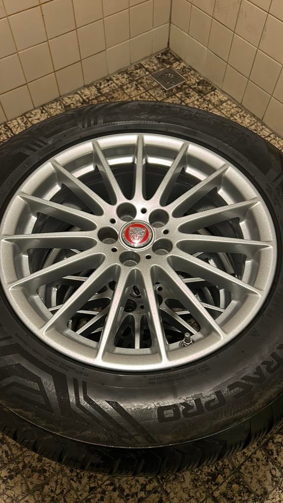 Zeer nette velgen met banden Jaguar Landrover. Weg=Weg!, Auto-onderdelen, Banden en Velgen, Band(en), All Season, 18 inch, 235 mm