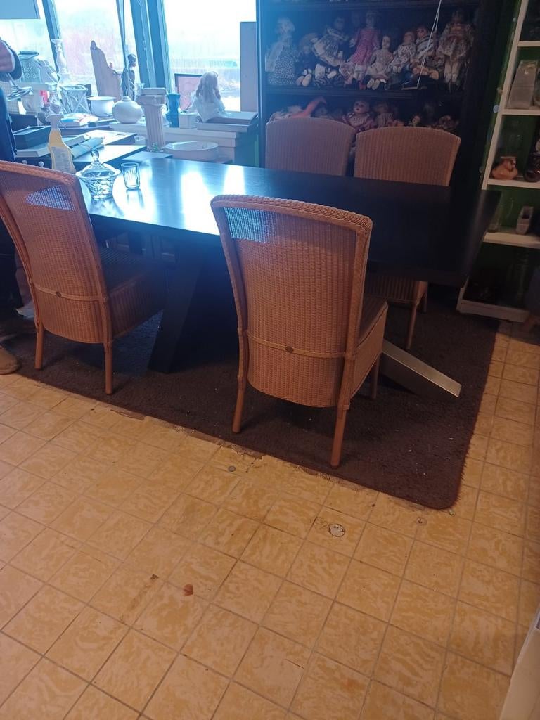 Zeer mooie  robuuste  eikenhout  tafel met  ijzeren poot er, Ophalen, Zo goed als nieuw