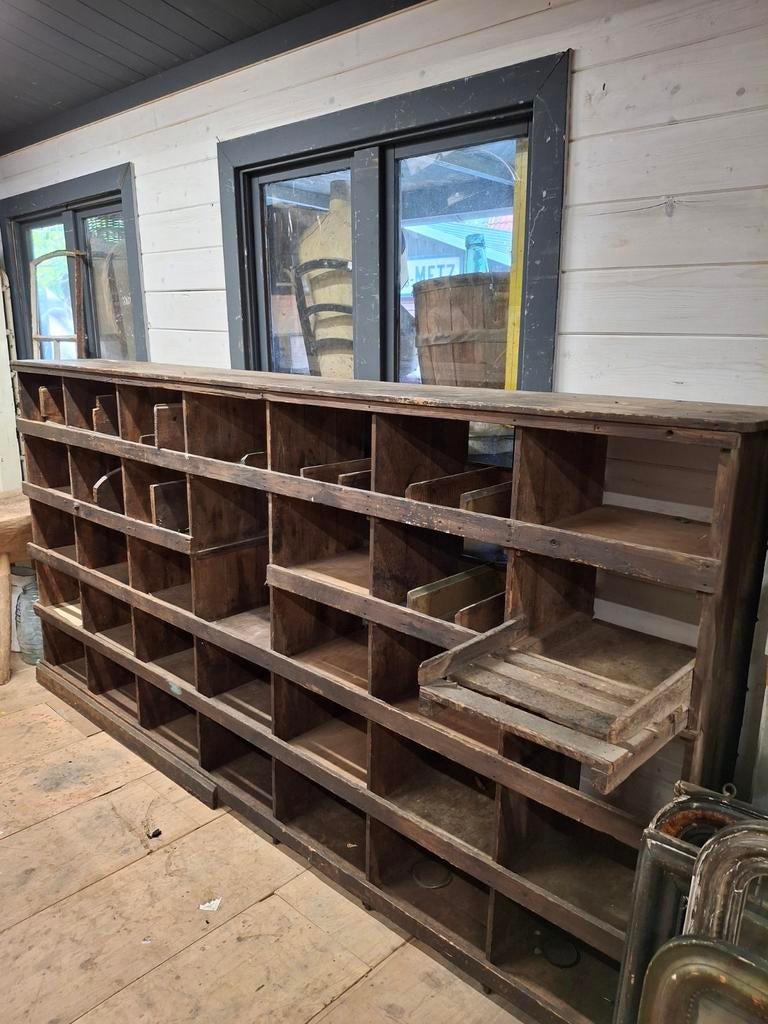 Oude houten vakkenkast kast wandkast brocante, Antiek en Kunst, Curiosa en Brocante, Ophalen