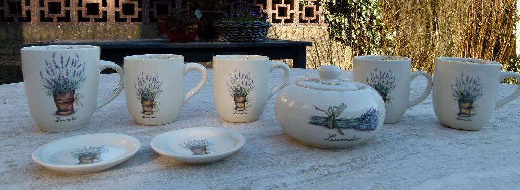 Nieuw Jet LAVENDEL Servies, Huis en Inrichting, Keuken | Servies, Nieuw, Bord(en), Wedgwood, Aardewerk, Ophalen of Verzenden