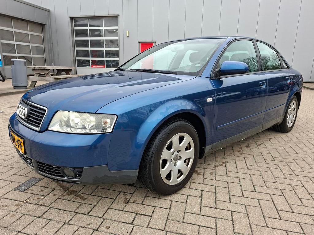 Audi A4 2.0 96KW 2004 Blauw, Stof, Zwart, 4 cilinders, 1984 cc