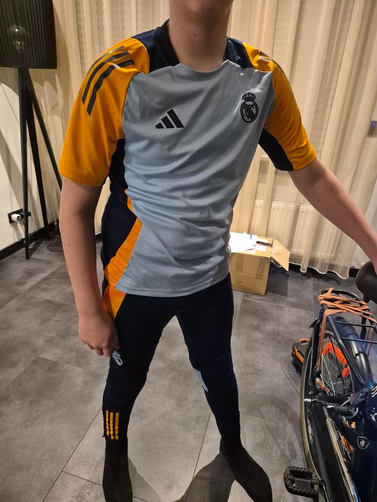Adidas Real Madrid trainingspak maat 13 14 jaar, Kinderen en Baby's, Ophalen of Verzenden, Zo goed als nieuw