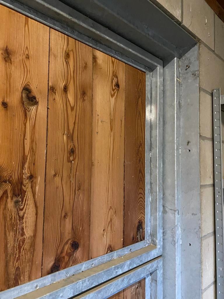 Staldeuren met kozijn gegalvaniseeerd, Toebehoren