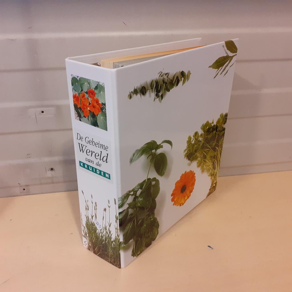 Nr. 773 De geheime wereld van kruiden en planten., Ophalen of Verzenden, Gelezen, Tuinieren en Tuinplanten