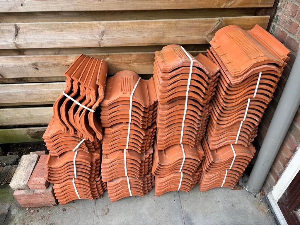 110 nieuwe pannen Monier 5 opnieuw verbeterde hollandse pan, Ophalen, Steen of Klei, Zo goed als nieuw, 15 m² of meer