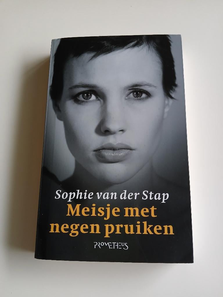 Boek Meisje met negen pruiken door Sophie van der Stap, Sophie van der Stap, Nederland, Ophalen, Gelezen