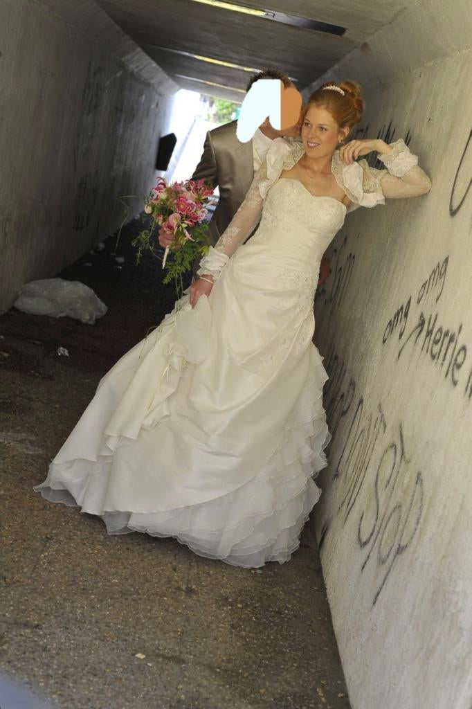 Bruidsjurk met borlera en hoepelrok, Ophalen of Verzenden, Zo goed als nieuw, Wit, Trouwjurk