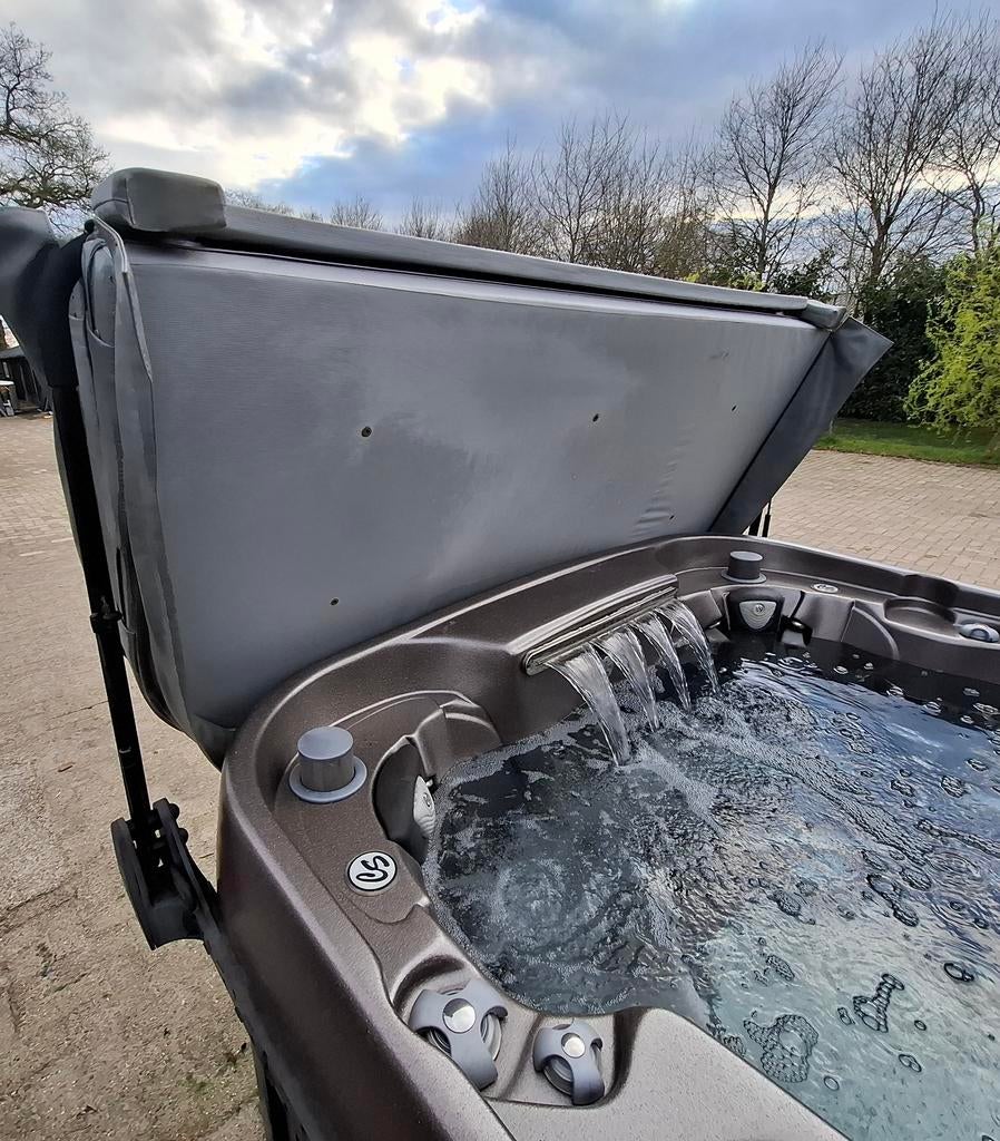 Prachtige Coast Spa jacuzzi 5-persoons, Ophalen, Gebruikt, Trap, Vast