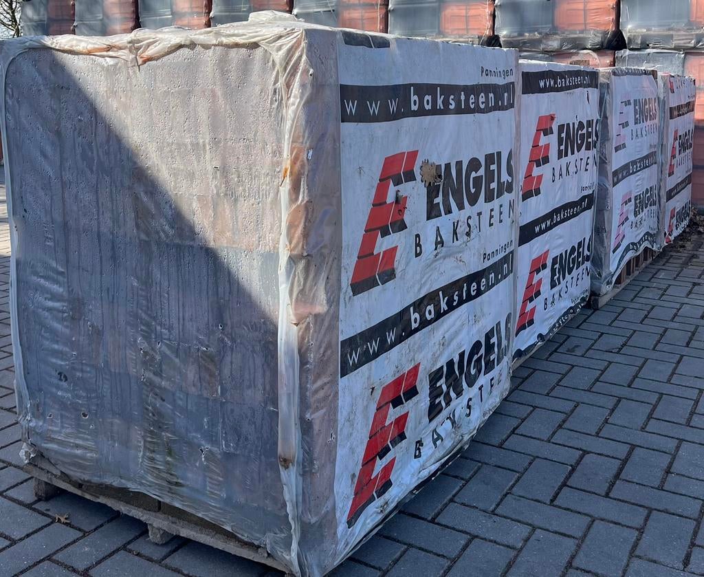 4 pallets gevelstenen, Ophalen of Verzenden, Zo goed als nieuw, Bakstenen