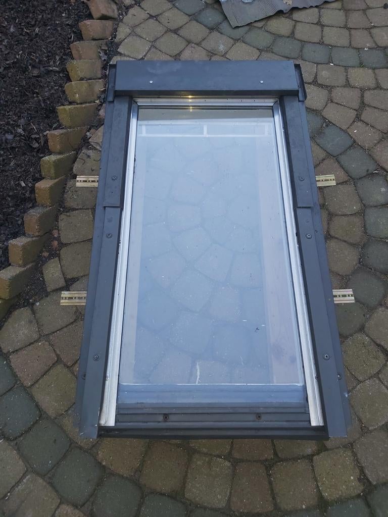 Velux dakraam GGL104 55x98 cm, Ophalen, Gebruikt, Minder dan 80 cm, 80 tot 120 cm