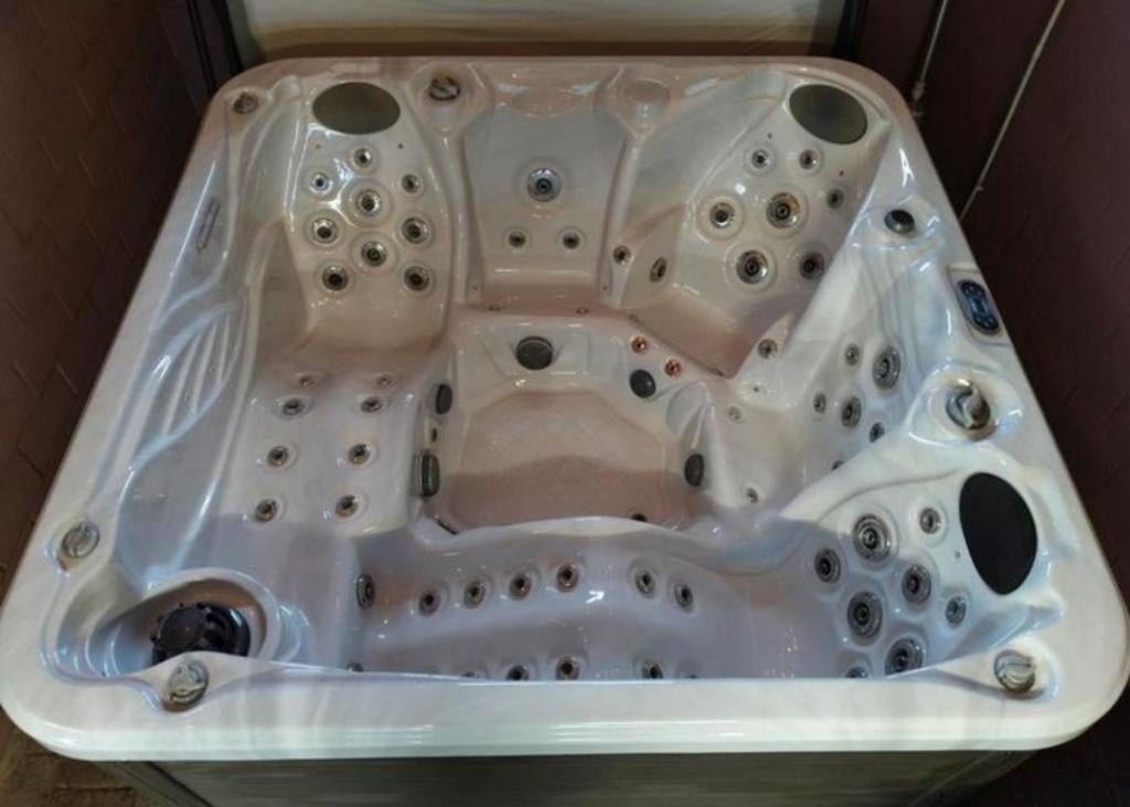Jacuzzi, Ophalen, Gebruikt, Vast