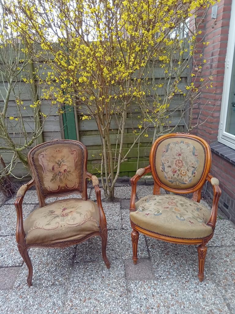 Charmante Louis XV Fauteuils met Bloemenmotief (2 stuks), Ophalen, Gebruikt, Minder dan 75 cm, Stof