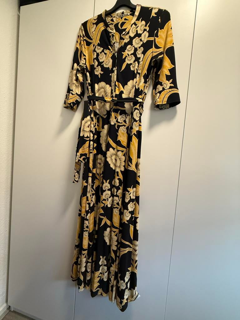 Vanilia maxi jurk zwart met gele bloemen, maat 40, Maat 38/40 (M), Zwart, Ophalen of Verzenden, Gedragen