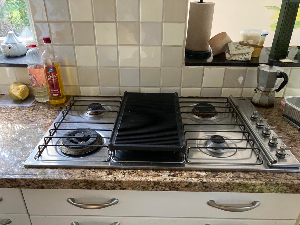 Smeg gasfornuis met 4 kookzones en grillplaat, Witgoed en Apparatuur, Fornuizen, Ophalen, Gebruikt, 60 cm of meer, Grill