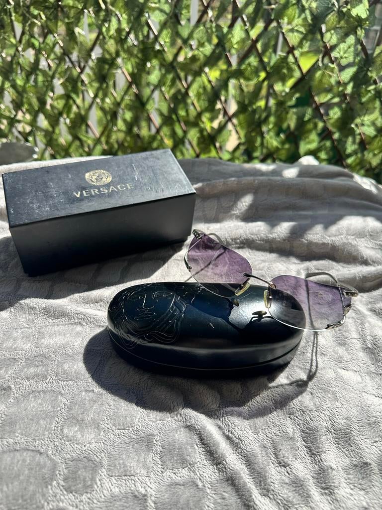 Vintage Versace Zonnebril met Roze/Paarse Glazen, Sieraden, Tassen en Uiterlijk, Zonnebrillen en Brillen | Dames, Zonnebril, Paars