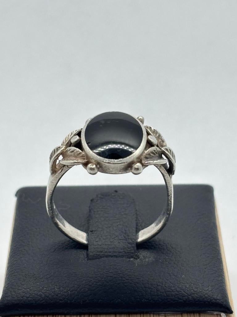 Zilveren ring met ovale onyx steen, maat 20, Sieraden, Tassen en Uiterlijk, Ringen, 20 of groter, Nieuw, Ophalen of Verzenden