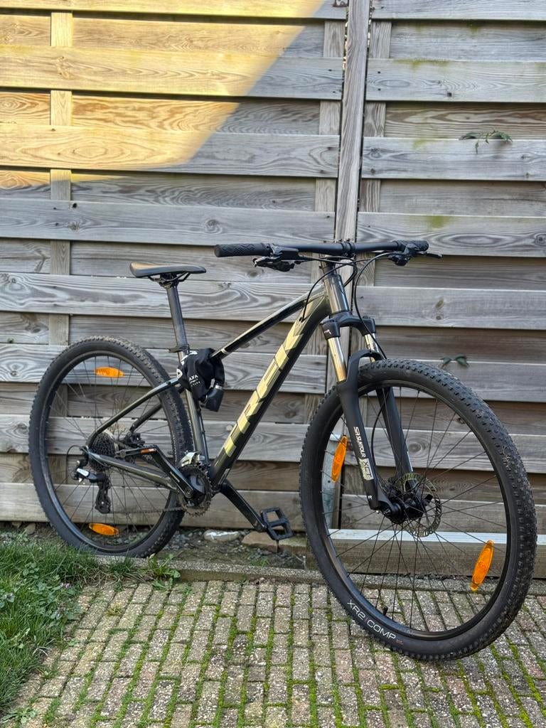 Trek Marlin 5 Mountainbike, Fietsen en Brommers, Ophalen, Zo goed als nieuw, Heren, Trek