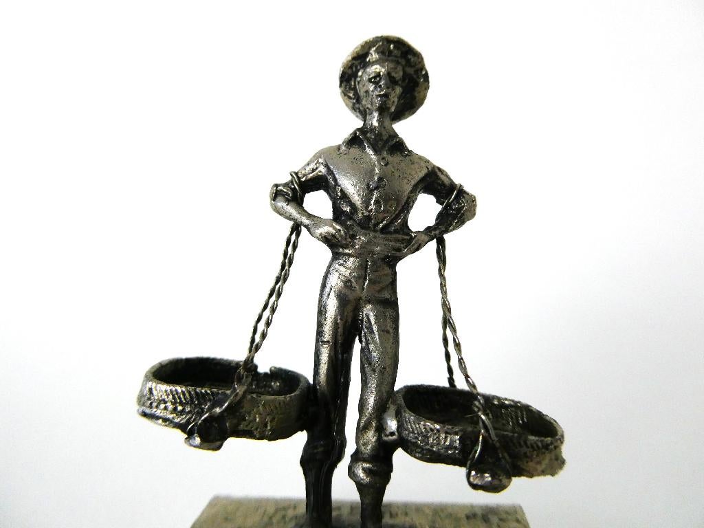 Beeldje / luciferhouder Spaanse visser oud luciferdoosje, Antiek en Kunst, Ophalen of Verzenden