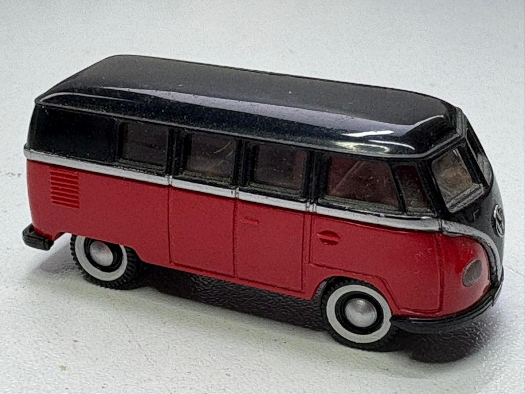 Brekina VW bus IMG6629/30/1, Hobby en Vrije tijd, Modelauto's | 1:87, Zo goed als nieuw, Bus of Vrachtwagen, Brekina, Ophalen of Verzenden