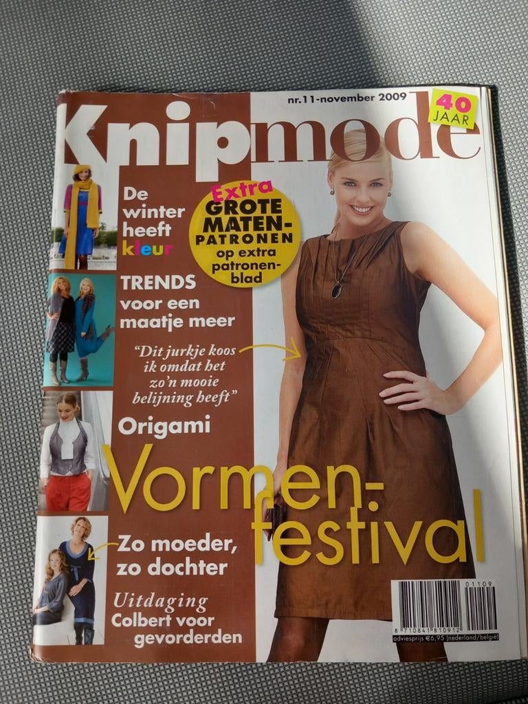 Knipmode november 2009 - Met extra patronenblad, Hobby en Vrije tijd, Kledingpatronen, Vrouw, Ophalen of Verzenden, Knipmode, Overige typen