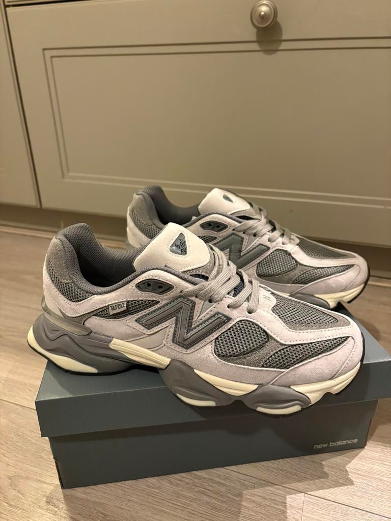 New balance 9060 39 40 41 42 45, Kleding | Heren, Schoenen, Ophalen of Verzenden, Zo goed als nieuw, Overige kleuren