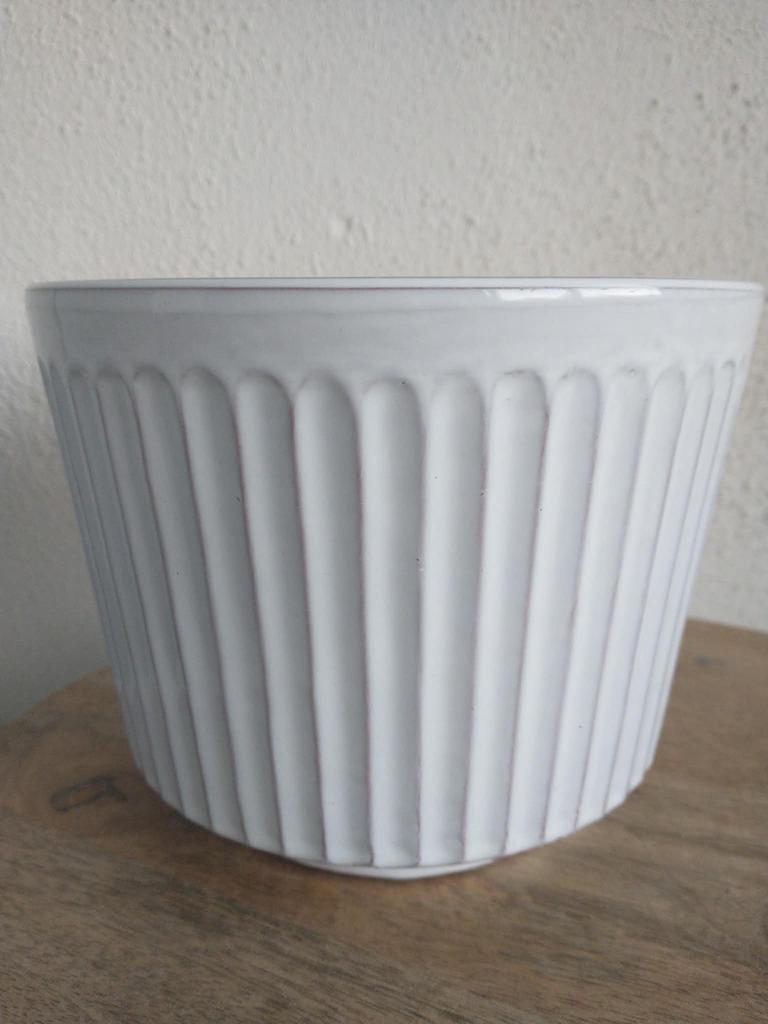 Witte vintage bloempot, gemerkt - Aardewerk, Ophalen of Verzenden, Huis en Inrichting