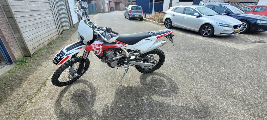 Husqvarna T.E 450 enduro/cross met elektrische start, 450 cc, Particulier, Enduro, Minimaal motorrijbewijs A2