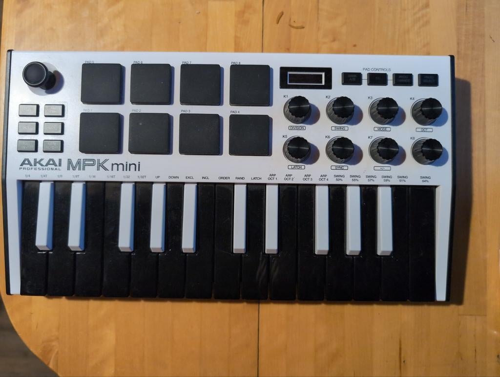 Akai MPK mini  mkIII  "special edition", Ophalen, Zo goed als nieuw