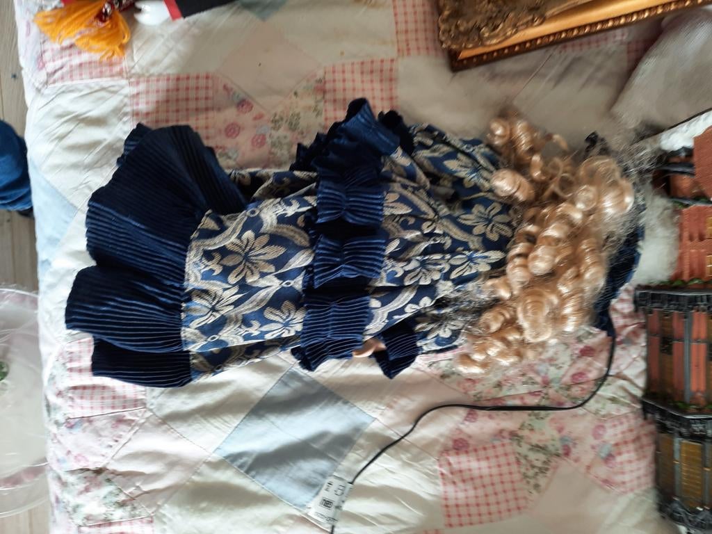 Vintage Stenen Pop in Blauwe Jurk, Verzamelen, Poppen, Ophalen of Verzenden, Gebruikt, Pop