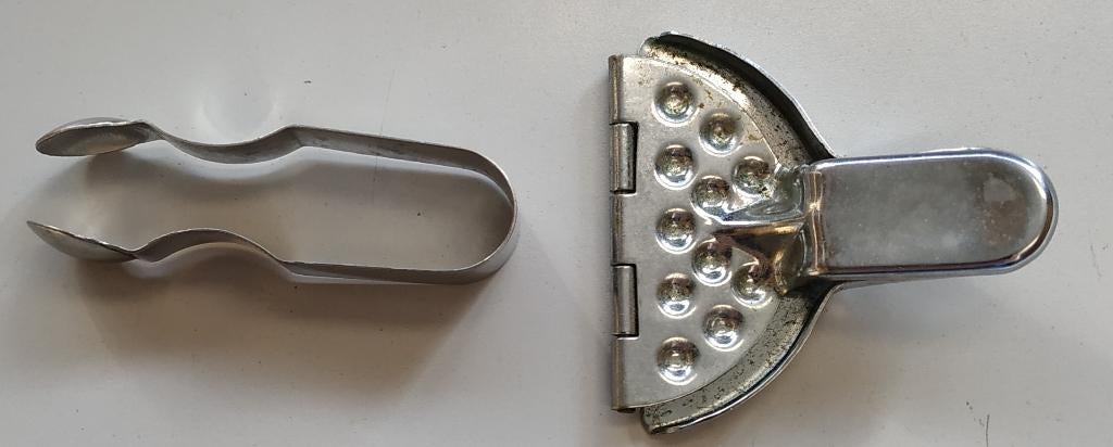 Te Koop: Een Aardbei-ontkroner en Citroenschil-knijper, ZGAN, Ophalen of Verzenden, Zo goed als nieuw