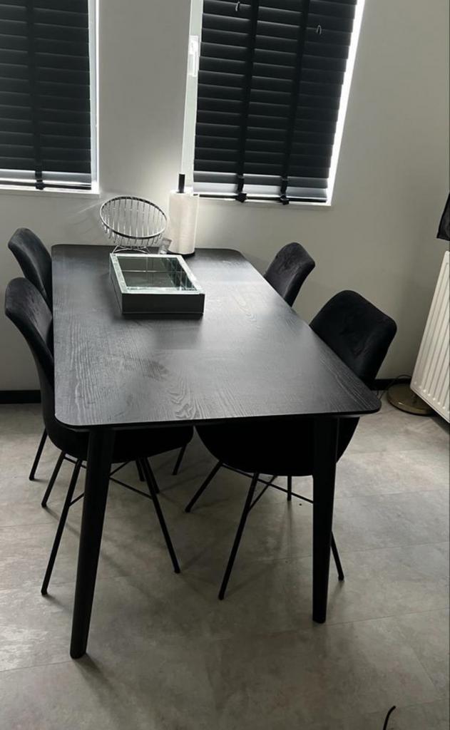 Mooie zwarte eettafel - velvet stoelen zwart - Lisabo, Huis en Inrichting, Tafels | Eettafels, Gebruikt, 50 tot 100 cm, 100 tot 150 cm