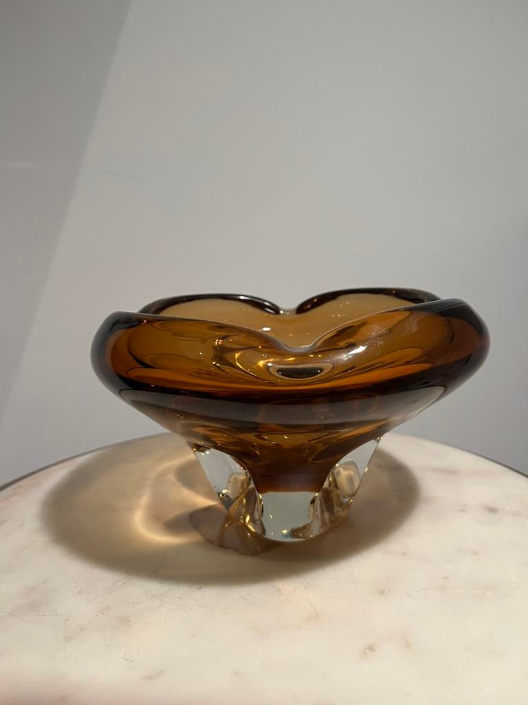 Vintage Organische Sommerso Schaal Amberkleurig Glas – 19cm, Gebruikt, Schaal, Ophalen of Verzenden, Glas