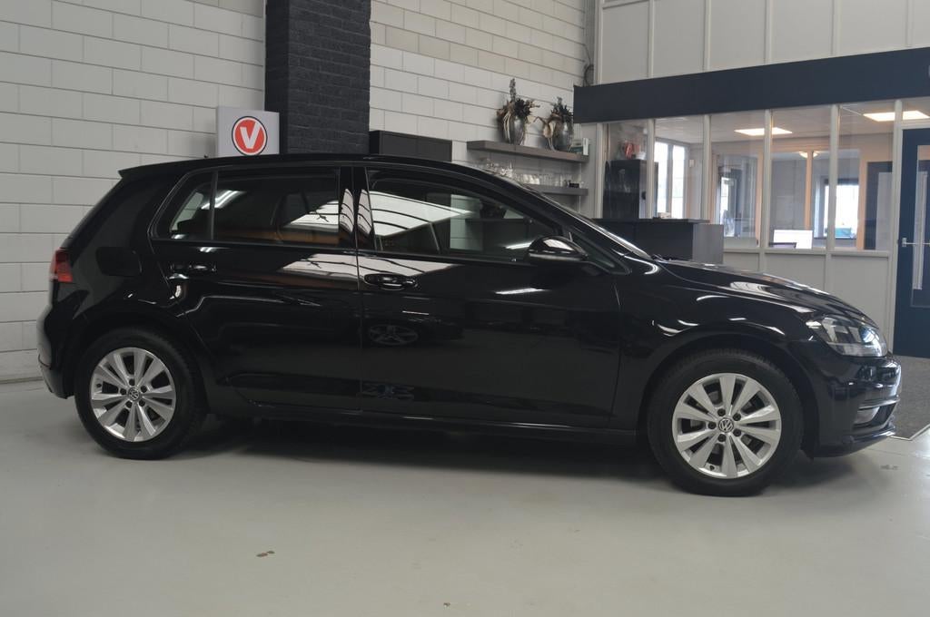 Volkswagen Golf 1.0 TSI Comfortline // CLIMA // ADAPTIVE CRU, Stof, Gebruikt, 116 pk, Zwart