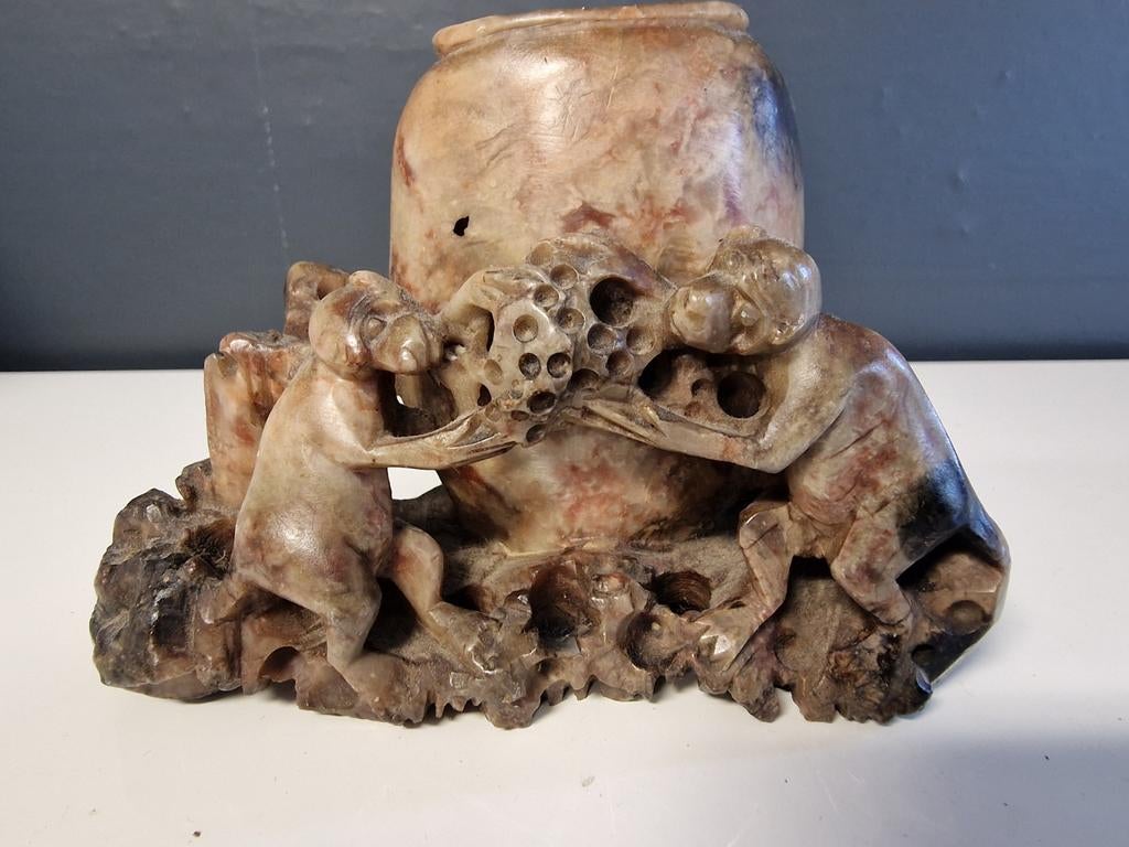 Antieke Chinese speksteen vaas met apen, Antiek en Kunst, Ophalen of Verzenden