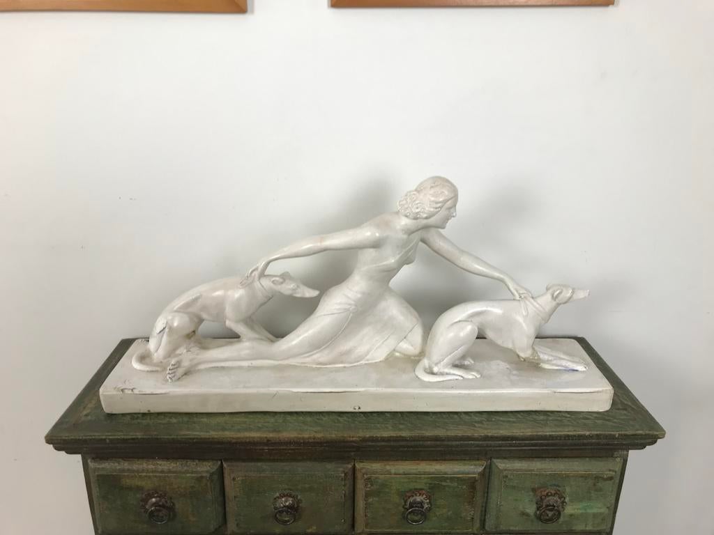 Salvatore Melani Art Deco Beeld met Vrouw en Windhonden, Antiek en Kunst, Ophalen, Art deco, 50 - 100 cm, Brons
