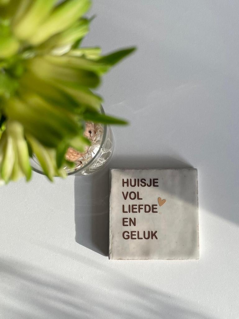 Tegeltje met tekst: Huisje vol liefde en geluk, Huis en Inrichting, Woonaccessoires | Tekstborden en Spreuken, Ophalen of Verzenden