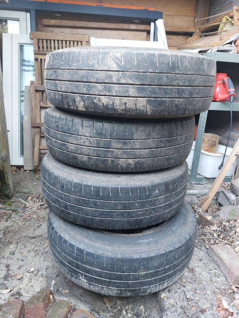 Velgen met pirelli all season banden, Ophalen