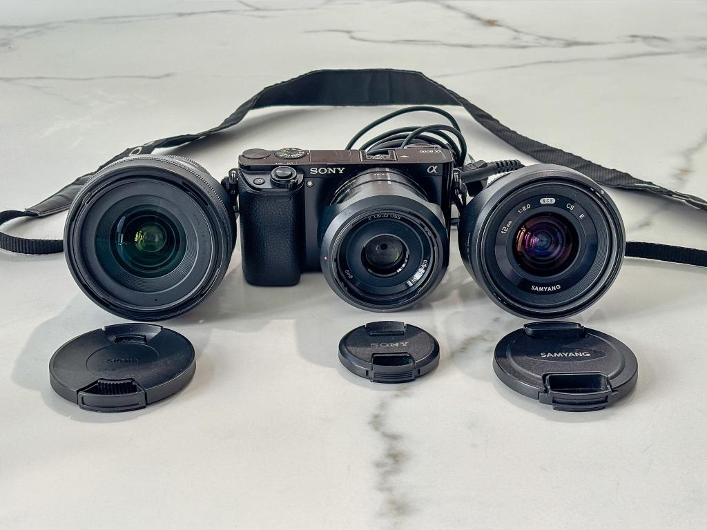 Sony A6000 + 3 lenzen – scherp geprijsd (set of los), Audio, Tv en Foto, Fotocamera's Digitaal, Ophalen, Gebruikt, Compact, Sony