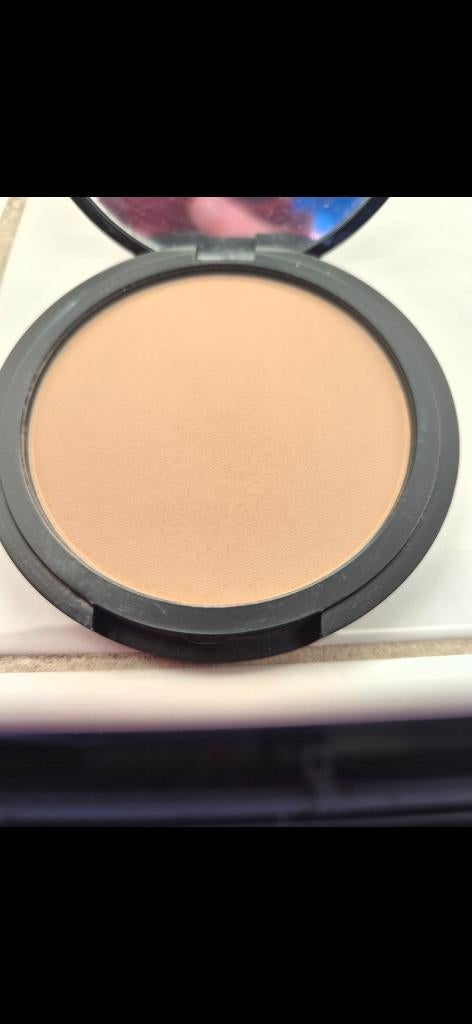 Foundation 2in1 mineralissima NIEUW kleur nellie, Ophalen, Nieuw, Beige, Gehele gezicht