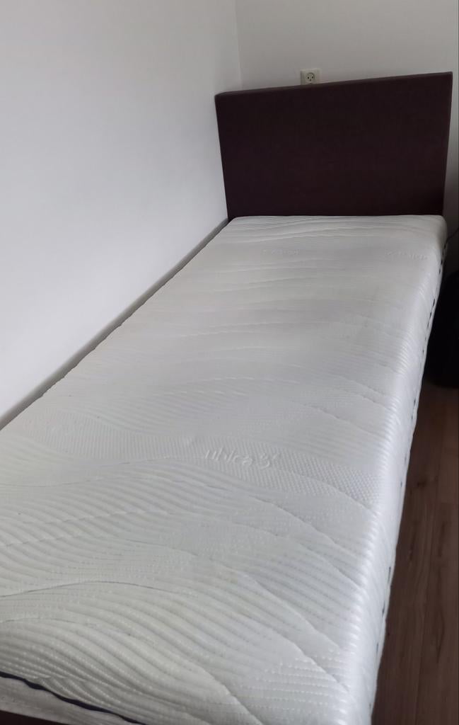 Eenpersoonsbed met matras en hoofdbord, Ophalen, Gebruikt, 90 cm, Eenpersoons