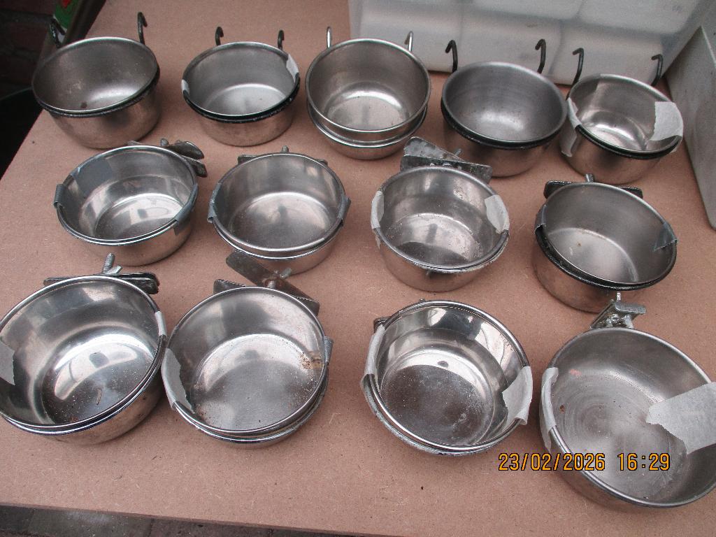 voerbakjes met beugel  R.V.S, Ophalen, Zo goed als nieuw, Kooi-accessoires