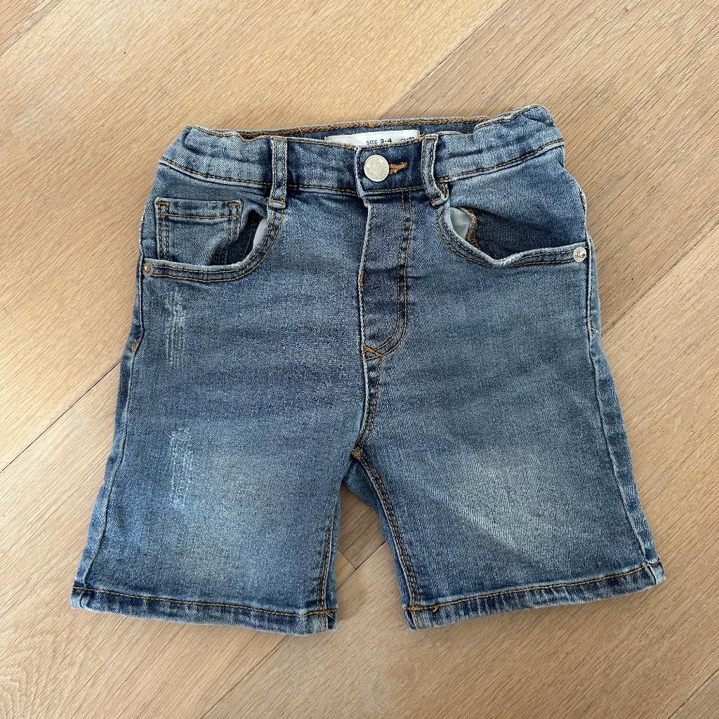 Korte broek Zara - mt 104, Broek, Ophalen of Verzenden, Zo goed als nieuw, Zara