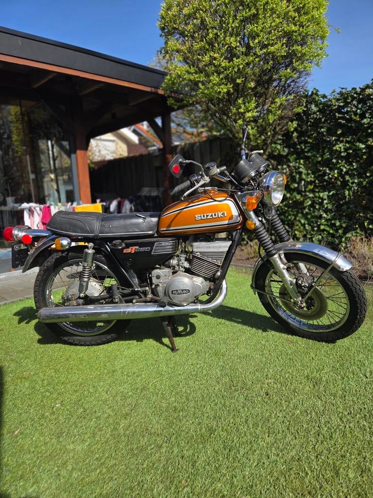 Suzuki GT 250, 250 cc, 2 cilinders, Enduro