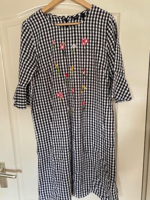 Jurk met ruitjes en bloemetjes, Maat 38/40 (M), Zwart, Ophalen of Verzenden, Gedragen