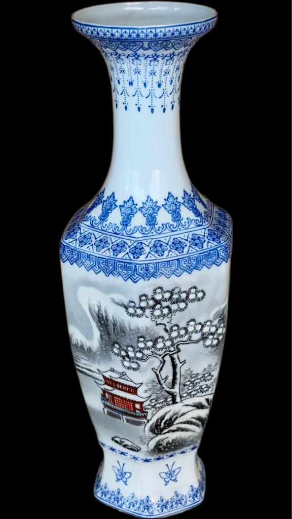 Witte vaas met blauwe en grijze decoratie, Ophalen of Verzenden