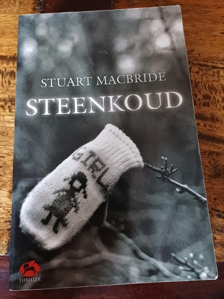 Stuart MacBride - Steenkoud, Ophalen of Verzenden, Zo goed als nieuw, Stuart MacBride