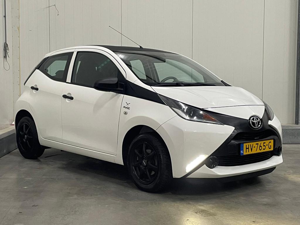 Toyota Aygo 1.0 VVT-i x-now (bj 2016), Auto's, Toyota, Gebruikt, Euro 6, 4 stoelen, Wit